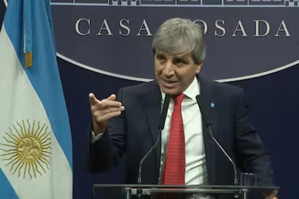 Luis Caputo opinó sobre el voto del congreso en la red social X Foto: NA