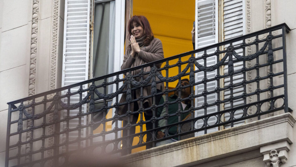 NOTICIAS ARGENTINAS BAIRES - Cristina en su Balcón San José 1111