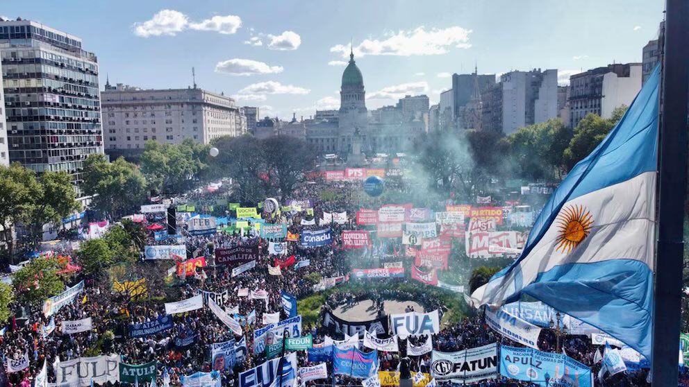 Marcha Federal contra los vetos de Milei al financiamiento universitario y la emergencia pediátrica