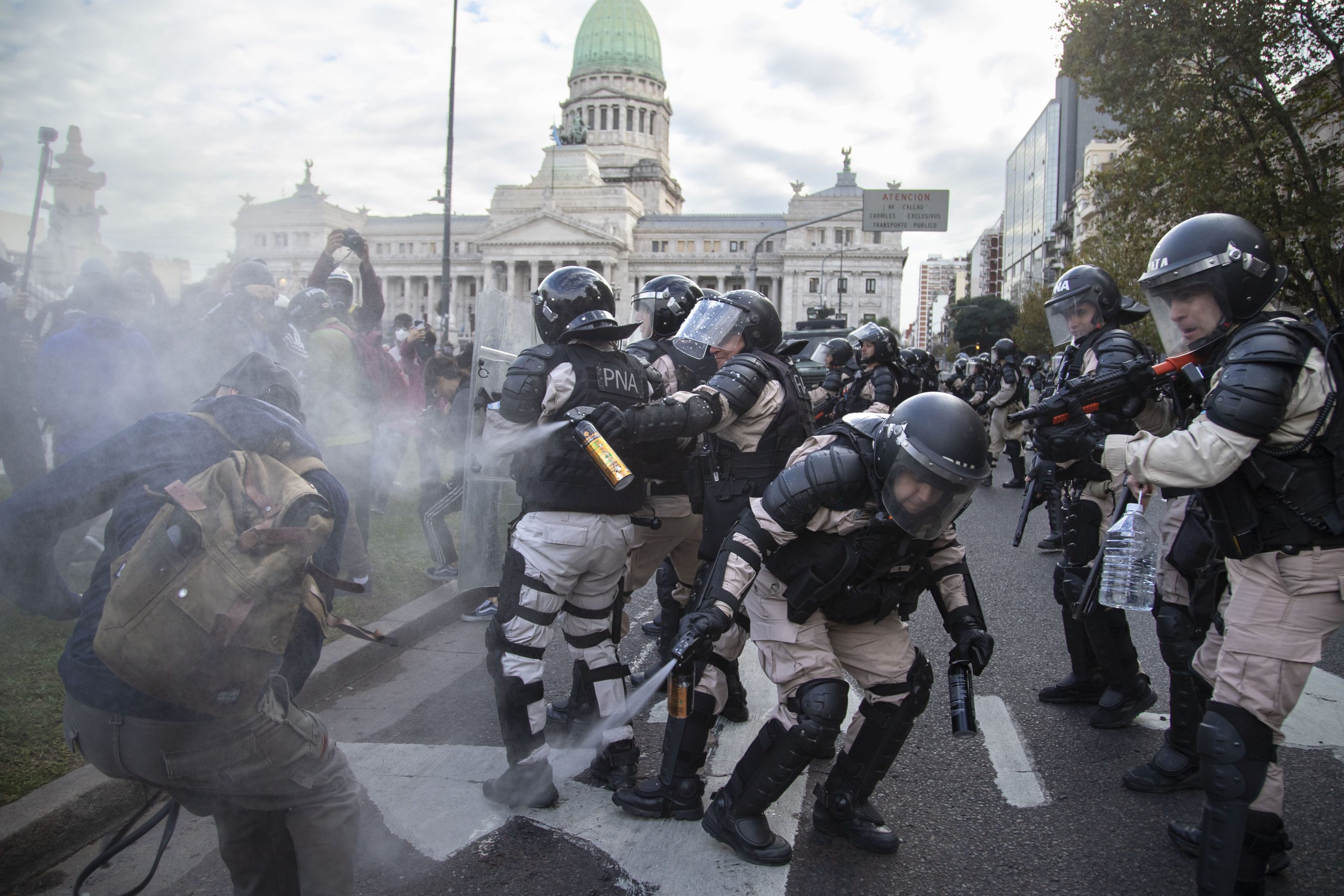 Otra marcha de los miércoles que terminó con violencia policial