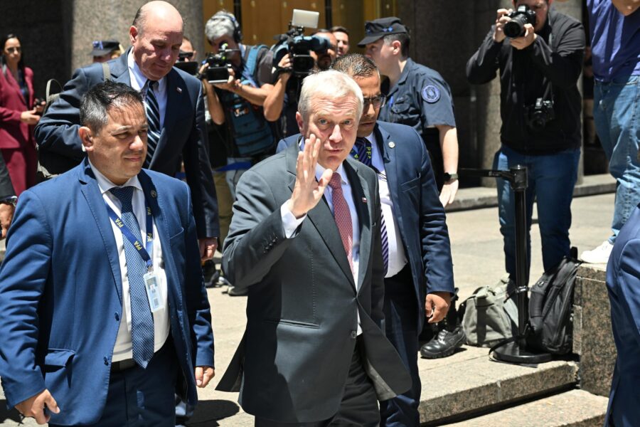 Epígrafe: NOTICIAS ARGENTINAS BAIRES DICIEMBRE 16: El reciente electo presidente José Antonio Kast visita la Argentina como primera actividad tras su triunfo del domingo, cuando se impuso por sobre la candidata oficialista Jeannette Jara por casi el 60% de los votos, y protagoniza una agenda que incluye una reunión con el mandatario Javier Milei en Casa Rosada. Autor: JUAN FOGLIA/NA