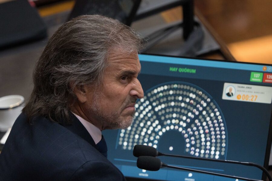 El gobierno logró aprobar el presupuesto 2026, pero perdió la batalla por un artículo clave