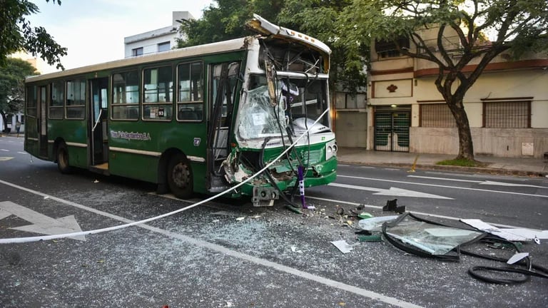 Choque de colectivos en Chacarita